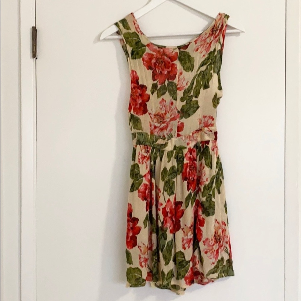 Beautiful floral mini dress!